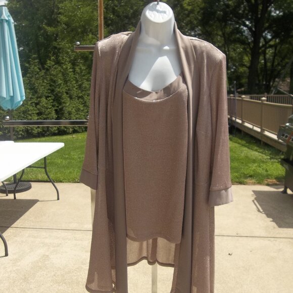 NWOT R&M RICHARDS TAUPE SPARKLE TOP&JACKET 16W - Picture 1 of 2